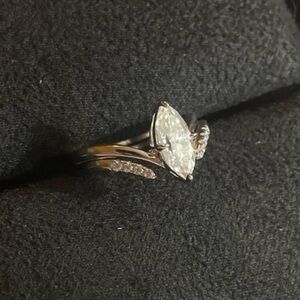 Beautiful Vintage Style Certified 2.8 CTTW Marquise Cut Wedding Set. Size 10